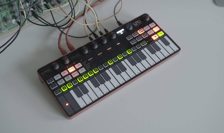 IK Multimedia UNO SYNTH PRO Desktop 